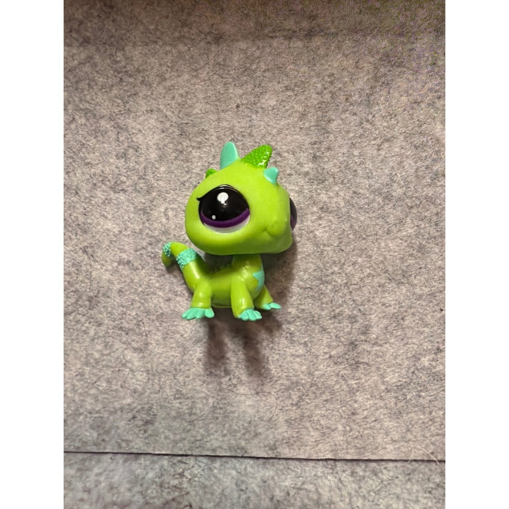 Littlest Pet Shop G7 #13 Iguana Lizard Lime Green Purple Eyes Bobble Head Toy